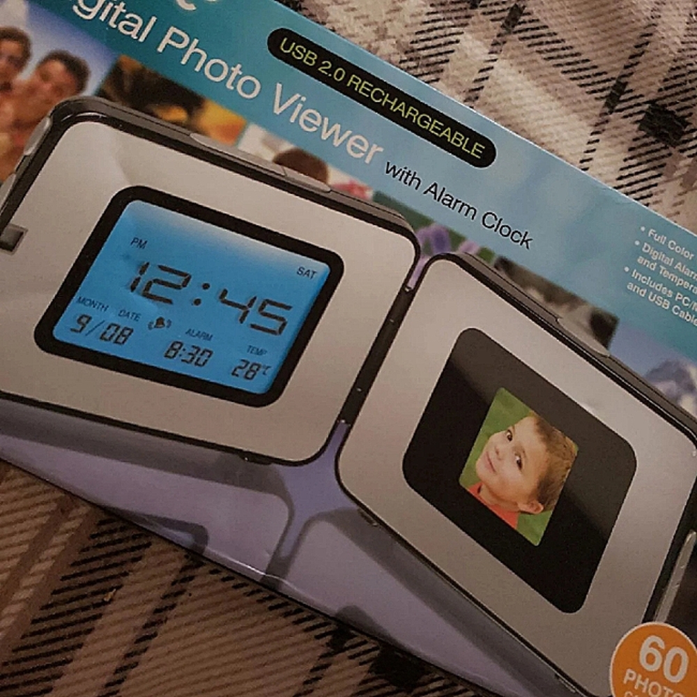 Digital photo viewer